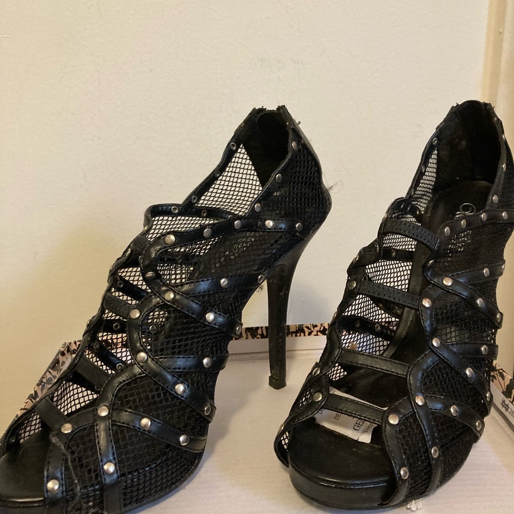 Wild Rose shoes Size 8
